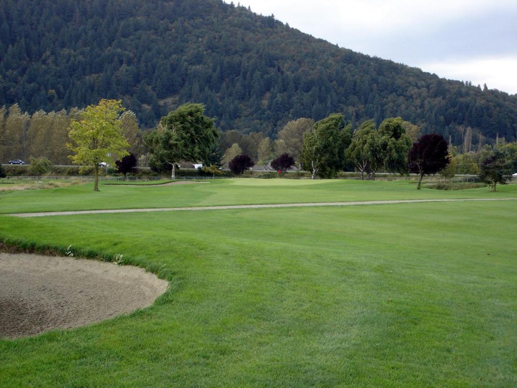Royalwood Golf Course links-style hole